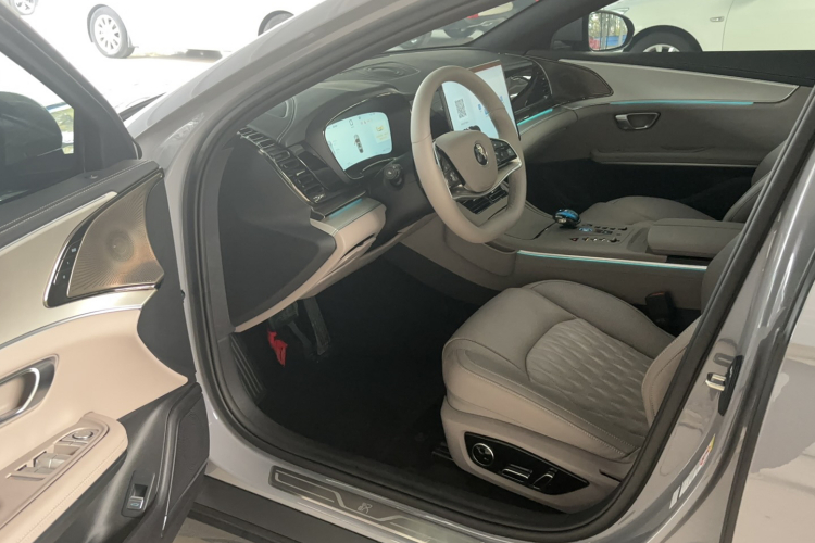 比亚迪 汉 2025款 DM-i 智驾版 125KM精英型局部细节19