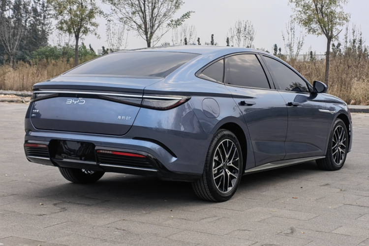 比亚迪 海豹07 DM-i 2025款 DM-i 1.5L 125km 豪华型车身外观6007