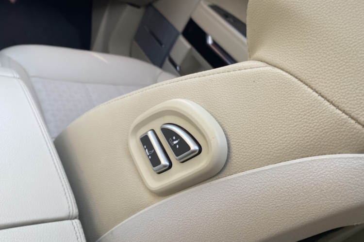 众泰T700 2017款 1.8T 双离合尊贵型中控内饰7007