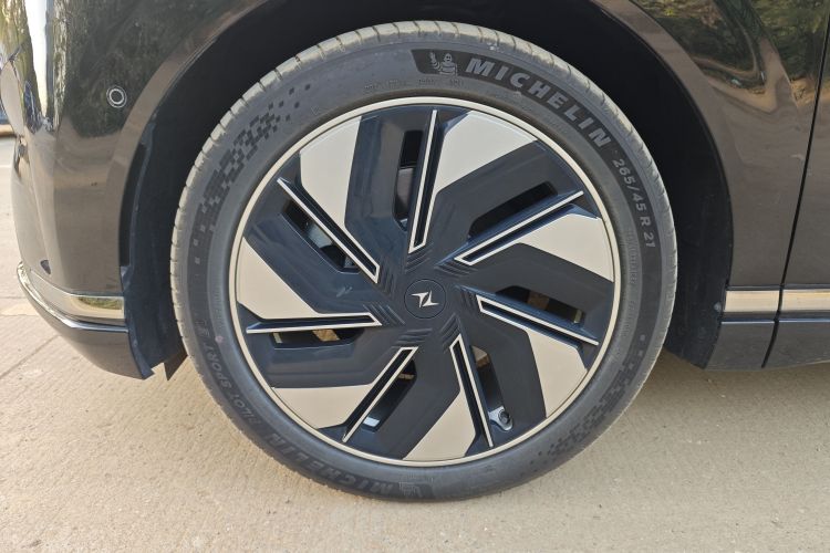 东风奕派 eπ008 2025款 210Max增程版 5座车身外观6012