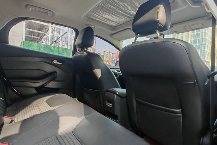 福特 福克斯 2017款 两厢 1.6L 自动风尚型智行版中控内饰7007