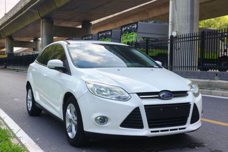 福特 福克斯 2012款 三厢 1.6L 自动风尚型车身外观6002