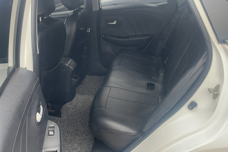 纳智捷 锐3 2016款 1.6L CVT尊享型天窗版中控内饰7001