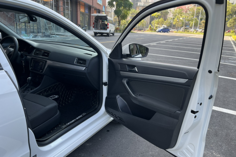 大众 朗逸 2017款 1.6L 自动风尚版中控内饰7003