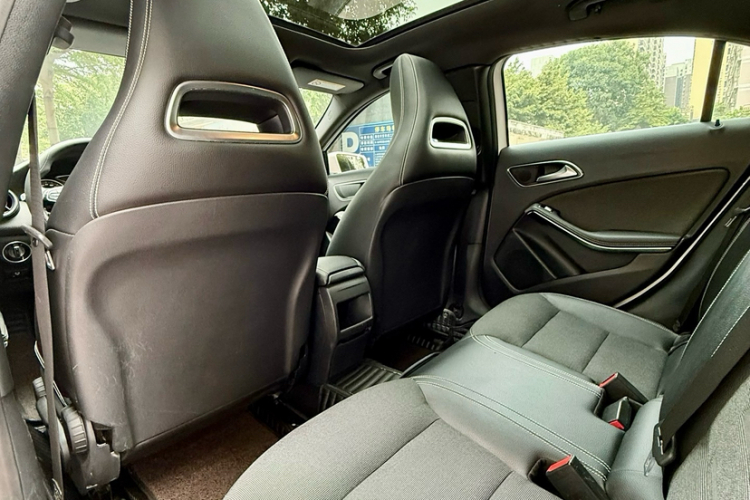 奔驰A级(进口) 2016款 A 180中控内饰7006