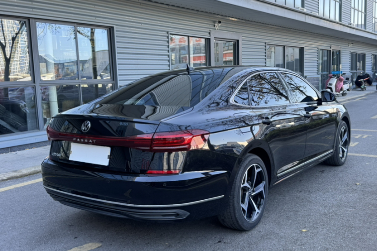 大众 帕萨特 2025款 出众款 330TSI 星空精英版车身外观6005