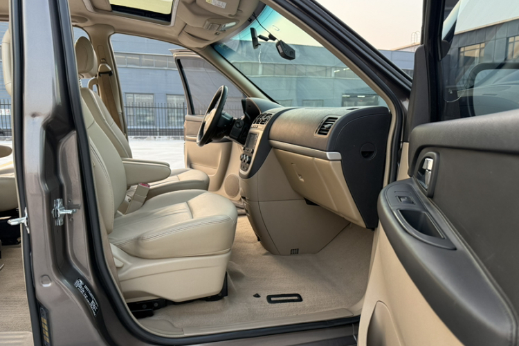 别克GL8 2014款 2.4L 行政版中控内饰7005