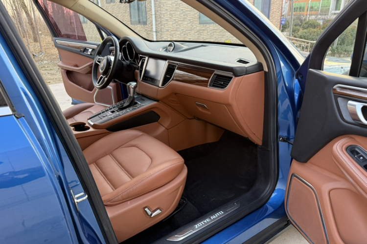 众泰SR9 2017款 2.0T 自动极致之心版中控内饰7003