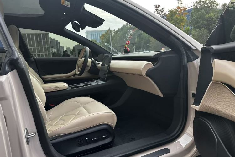 蔚来ET5 2022款 75kWh中控内饰7005