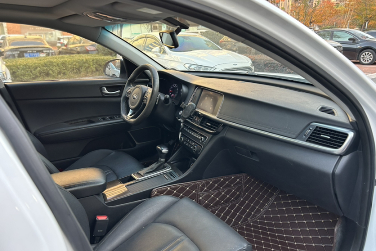 起亚K5 2016款 1.6T 自动LUX中控内饰7004