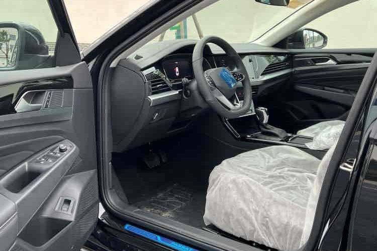 大众 帕萨特 2025款 出众款 330TSI 星空精英版中控内饰7002