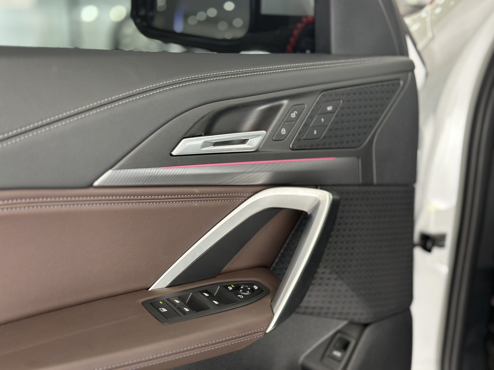 宝马iX1 2023款 eDrive25L M运动套装