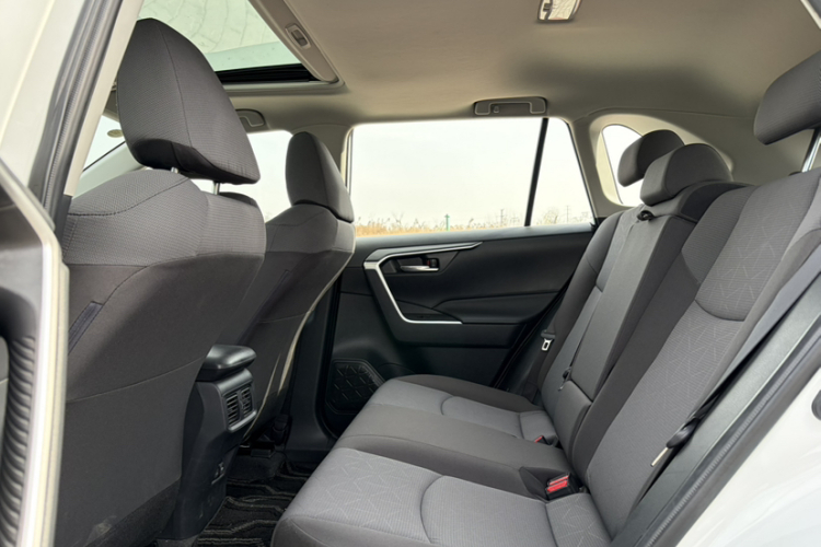 丰田 RAV4荣放 2022款 2.0L CVT两驱风尚版中控内饰7011