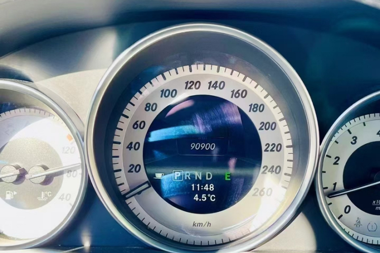 奔驰C级(进口) 2011款 C 200 时尚旅行版中控内饰15