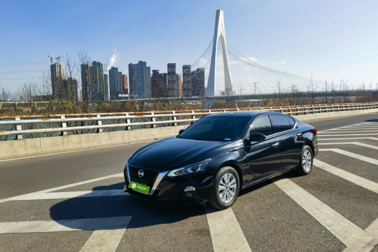 日产 天籁 2020款 2.0L XL 舒适版车身外观1