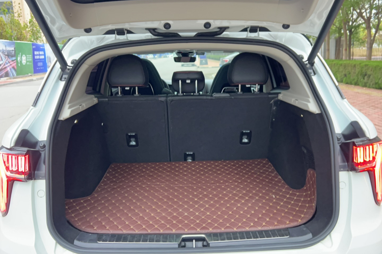 领克01 2017款 2.0T 四驱劲Pro版局部细节23