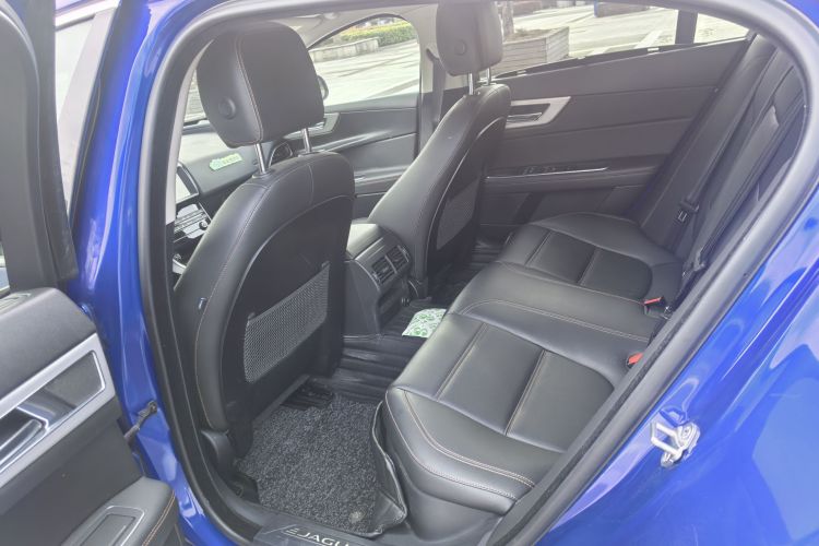 捷豹XEL 2019款 2.0T 200PS 尊享版中控内饰7002
