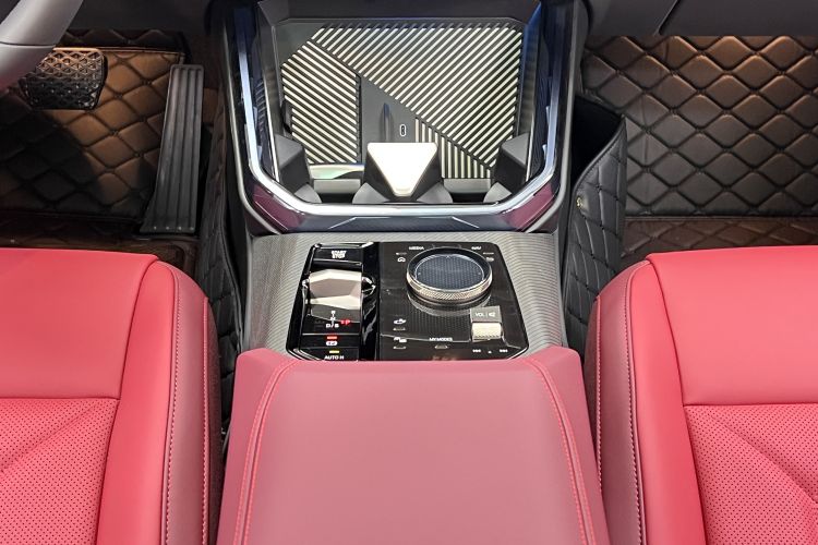 宝马X3 2025款 xDrive30L 领先型 M运动曜夜套装中控内饰7013