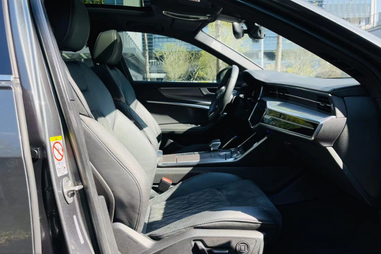 奥迪A6L 2021款 55 TFSI quattro 尊享动感型中控内饰7004