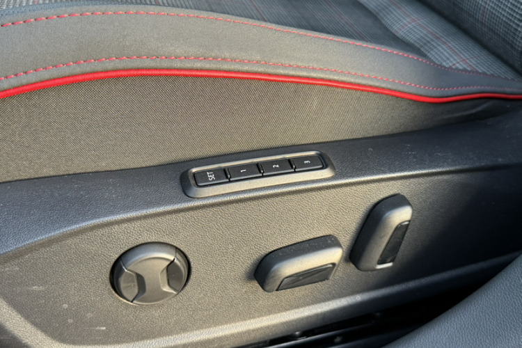 大众 高尔夫GTI 2021款 380TSI DSG GTI中控内饰7006