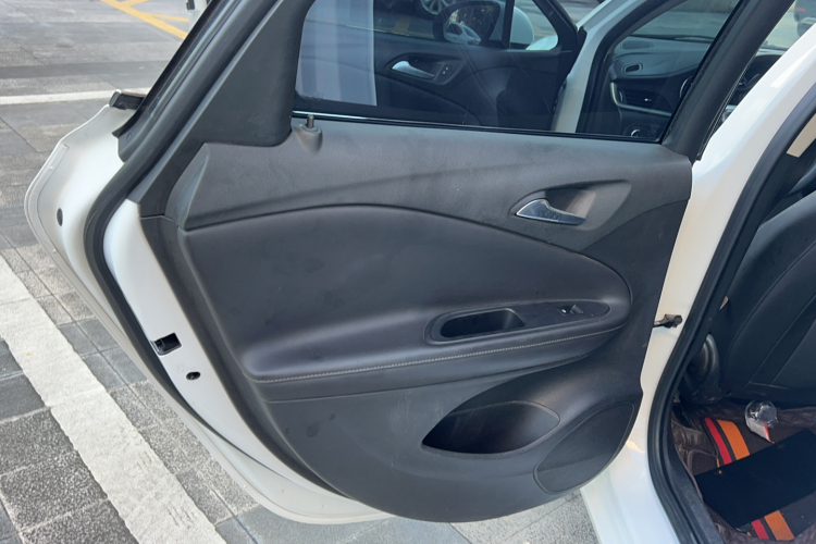 别克 威朗 2019款 三厢 20T 双离合领先型中控内饰7007