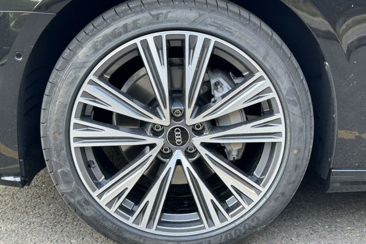 奥迪A6L 2025款 改款 45 TFSI quattro 臻选动感型车身外观6007