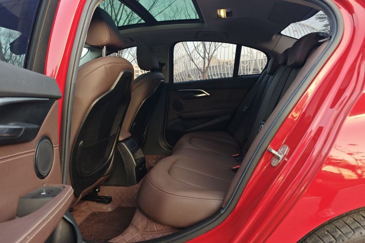 宝马1系 2020款 120i M运动套装中控内饰7002