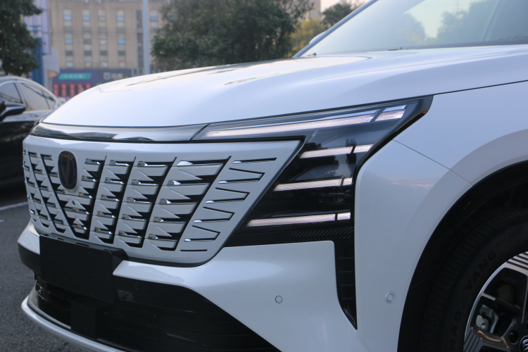 长安CS75 PLUS 2025款 第四代 1.5T 新蓝鲸 智慧旗舰型车身外观6006