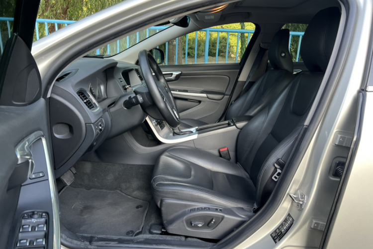 沃尔沃S60 2019款 S60L 改款 T5 智进进阶版中控内饰7008