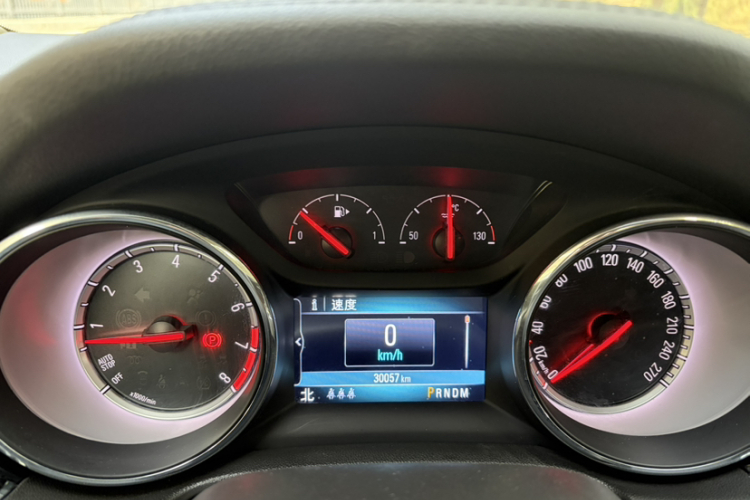 别克 君威 2019款 20T 精英型 国VI中控内饰15