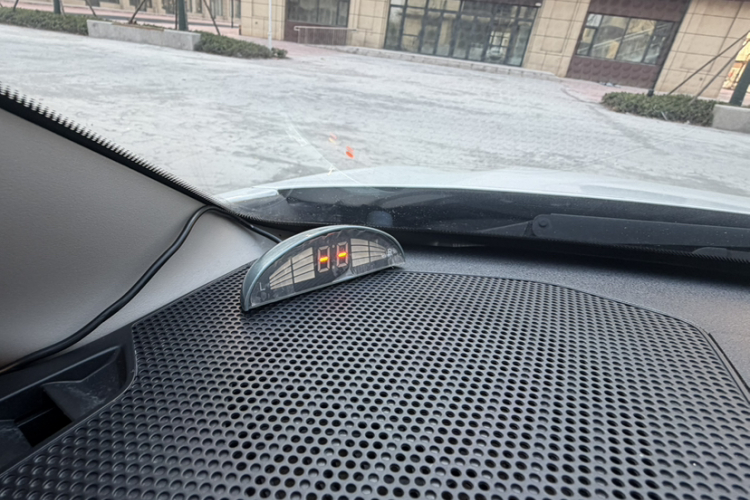 标致301 2017款 1.6L 自动舒适版中控内饰7010