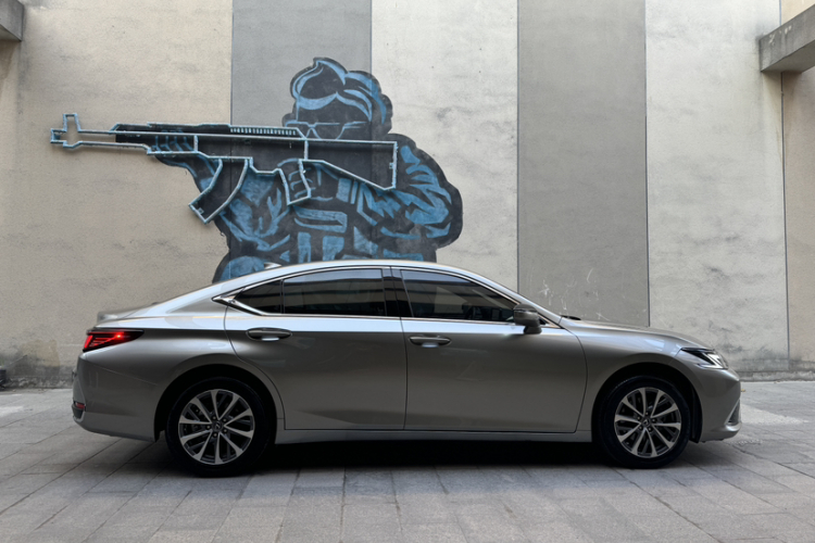 雷克萨斯ES 2025款 200 臻享版车身外观6004