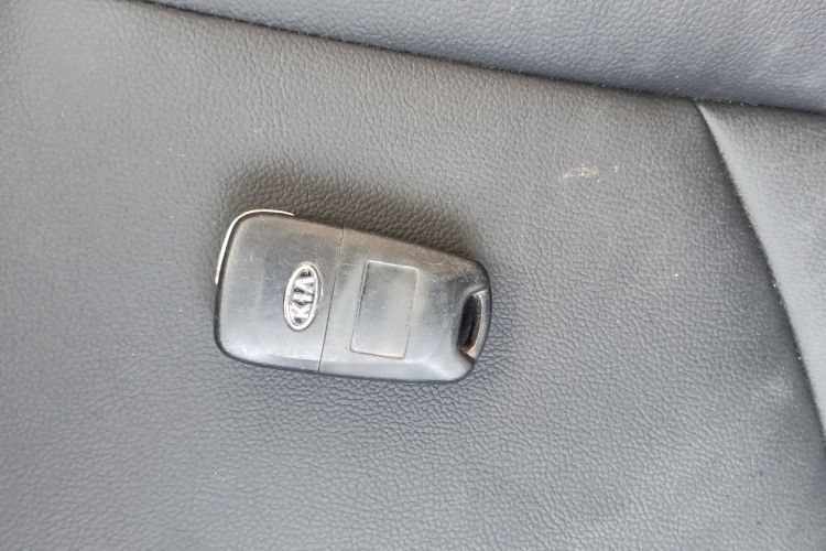 起亚 秀尔 2013款 1.6L MT GL中控内饰7008