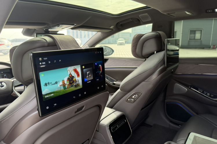 腾势Z9 2024款 1100km 四驱Ultra版局部细节9005