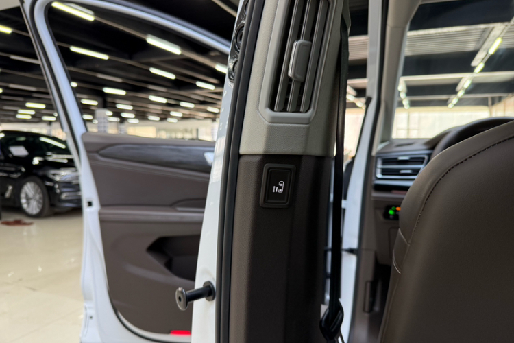 大众 威然 2024款 330TSI 豪华版中控内饰7003