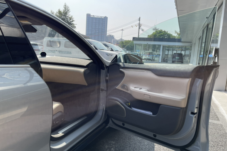 蔚来ET7 2022款 100kWh 首发版中控内饰7008