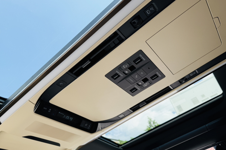 丰田 埃尔法 2024款 双擎 2.5L 尊贵版中控内饰7002