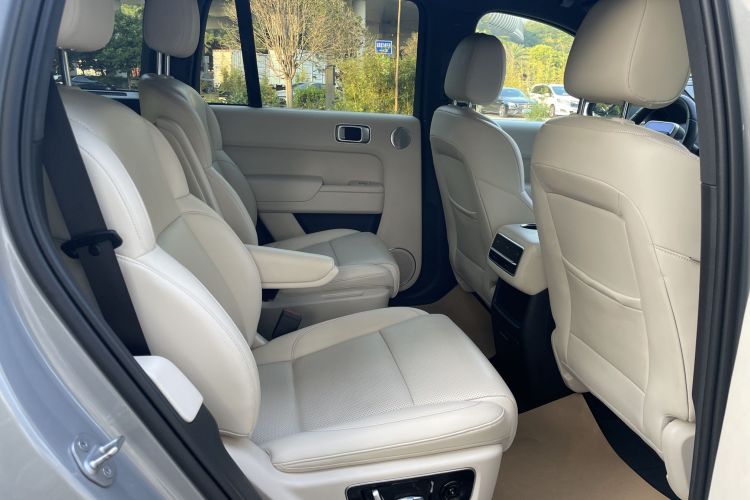 理想汽车 理想L8 2023款 Max中控内饰7006