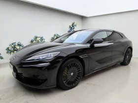 腾势Z9GT 2024款 1100四驱Ultra版