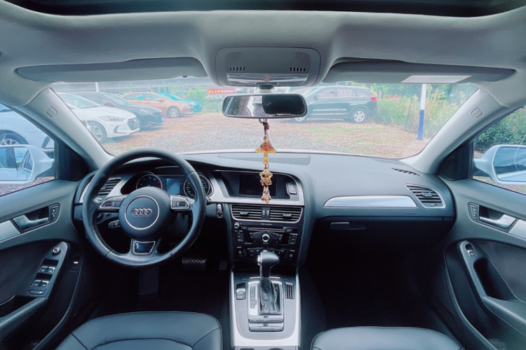 奥迪A4L 2013款 35 TFSI 自动标准型中控内饰7001