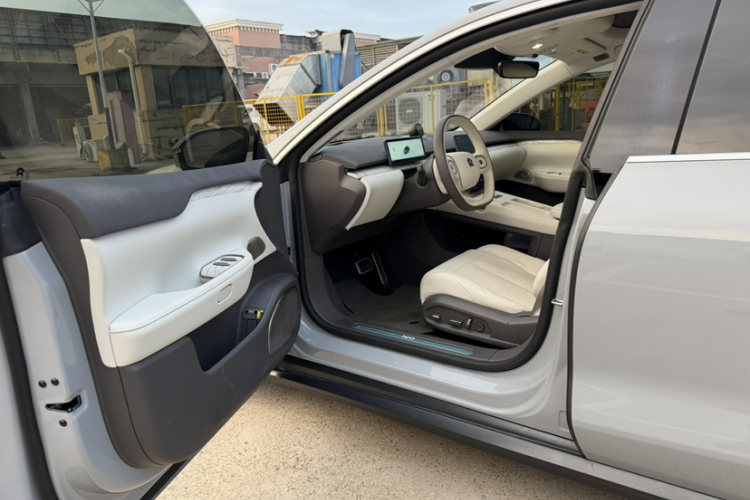 蔚来ET7 2022款 75kWh中控内饰7007