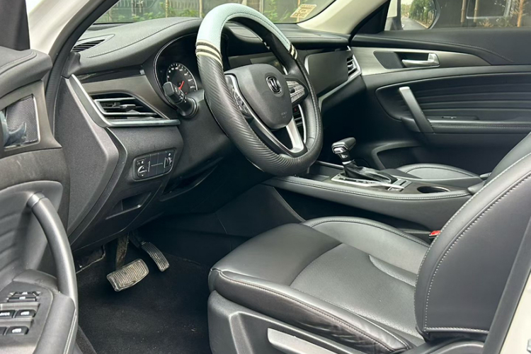 长安CS35PLUS 2021款 荣耀百万版 1.6L CVT精英版中控内饰7002