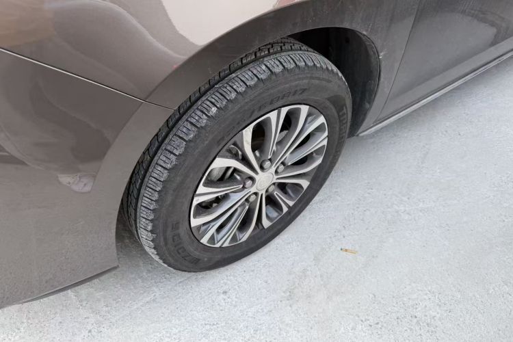 别克GL8 2023款 陆上公务舱 舒适型车身外观6007