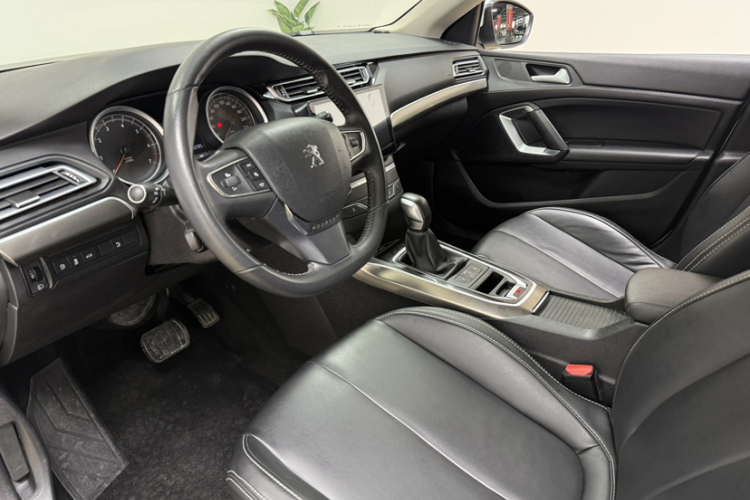 标致408 2015款 1.2T 自动豪华版中控内饰7002