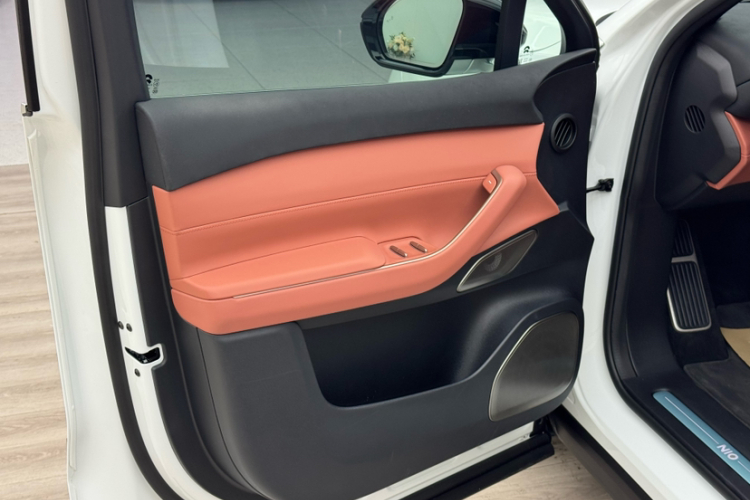 蔚来EC7 2024款 75kWh中控内饰7002