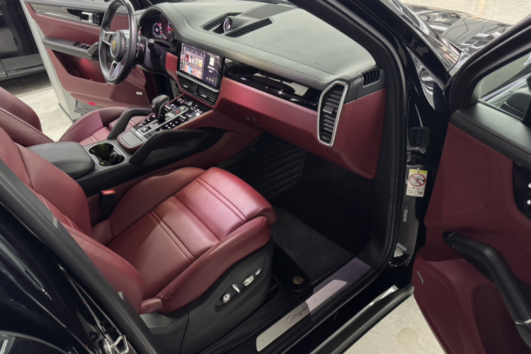 保时捷 2019款 Cayenne 3.0T中控内饰7010