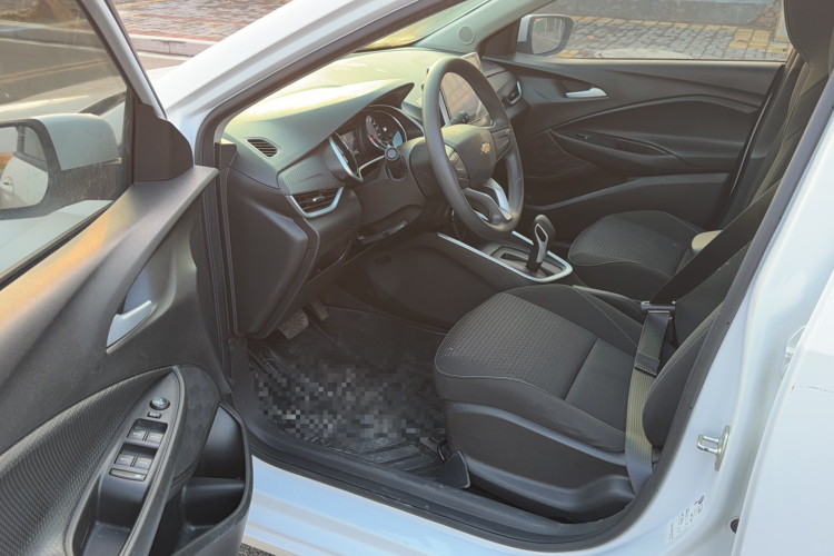 雪佛兰 科沃兹 2020款 325T 自动欣悦版中控内饰7001