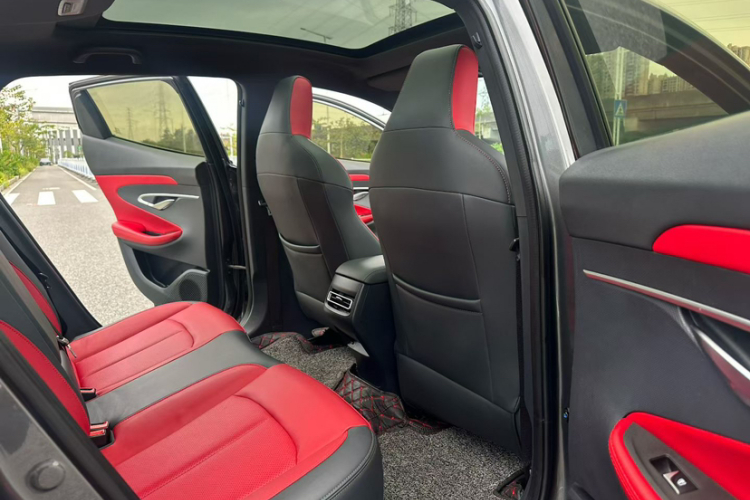 长安UNI-T 2020款 1.5T 尊贵型中控内饰7004