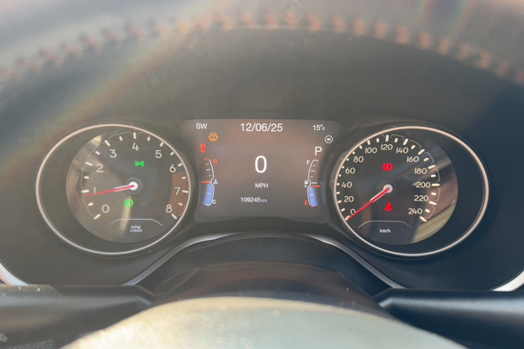 Jeep 指南者 2017款 200T 自动家享版中控内饰15