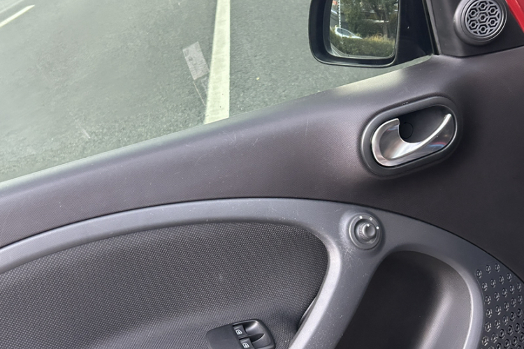 smart forfour 2016款 0.9T 66千瓦先锋版中控内饰7009